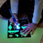 Nene Toys iLight – Magische Tafel Zaubertafel – Zeichnen & Malen mit Licht für Kinder – Mal-Spiel für Jungen & Mädchen von 3 bis 12 Jahre – Kreatives, Originelles & Lehrreiches Geschenk – Bild 8