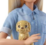 Barbie, Daisy, Ken & Reise Chelsea, Travel Puppe (blond) mit Hündchen, aufklappbarem Koffer, Stickern und mehr Accessoires, Spielzeug ab 3 Jahren – Bild 4