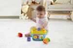 Fisher Price FFC84, Babys Erste Bausteine Baby Spielzeug Formensortierspiel mit Spielwürfeln und Eimer zum Verstauen & Fisher Price GYM46,  Bunte Stapelbecher,  Babyspielzeug ab 6 Monaten – Bild 4