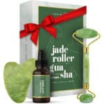 Jade Roller mit Vitamin C Serum & Gua Sha - Massage gegen Augenringe & Falten - Anti Aging Pflege Set mit Premium Gesichtsroller - 100% Jade Stein Beauty Rolle für Gesicht - Massagegerät