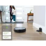 iRobot Roomba i3 (i3152) App-steuerbarer Saugroboter , Zwei Gummibürsten für alle Böden, Ideal bei Haustieren, Individuelle Anpassung per App, Kompatibel mit Sprachassistenten – Bild 7