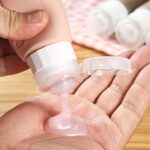 Silikon Reiseflaschen 90ml Set, Gemice 4 Stück auslaufsichere Reise Container und Reise Toilettenartikel Set, FDA zugelassene nachfüllbare Flüssigkeitsbehälter für Shampoo Creme Spülung Körperpflege – Bild 4