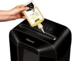 Fellowes Aktenvernichter Öl, zur Pflege von Partikelschnitt und Mikroschnitt Aktenvernichtern, einfache Dosierung – Bild 2