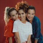 invisibobble Slim Haargummi, 3x Dünne Haargummis für Mädchen & Damen, eleganter Look & starker Halt, designed im Herzen Münchens – Bild 4