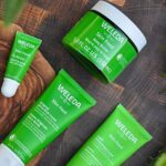 WELEDA Bio Skin Food Lip Butter, Naturkosmetik Lippenpflege aus Bienenwachs & Sonnenblumenöl bei trockenen Lippen, macht spröde Lippen weich und zart – Bild 5