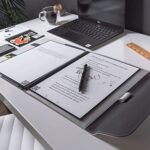 Rocketbook Capsule 2.0 Folio-Schutzhülle für Core, Panda und Fusion, 100 % recycelbar, mit Stifthalter, Magnetverschluss und Innenaufbewahrung – Bild 4