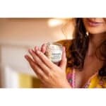 Burt's Bees® 99% natürliche feuchtigkeitsspendende Mandel- und Milch-Handcreme — 56,6 Gramm Glas – Bild 5