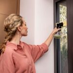Kärcher Fensterreiniger-Konzentrat RM 503, für eine streifenfreie Reinigung von Fenstern, Glas, Spiegeln und Duschkabinen, 500ml Konzentrat ergeben verdünnt 6,25l Reinigungsflüssigkeit – Bild 4