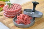 GRÄWE Burgerpresse mit 50 Blatt Backpapier, Hamburgerpresse Set aus Aluguss für leckere Hamburger, Patties, BBQ, Burger Presse mit Antihaftbeschichtung – Bild 6
