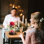 Die Schöne und das Biest Rose Geschenk Kit, rote Seide Rose und LED-Licht mit gefallenen Blütenblättern Geschenke für Hauptdekor Geburtstag, Hochzeit, Valentinstag, Muttertag, Jubiläum, Weihnachtstag – Bild 2