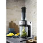 WMF Kult X Gemüsenudeln Spiralschneider elektrisch, Zoodle Maker, Zucchini Nudeln Schneider, 3 Schneideinsätze und Auffangbehälter – Bild 11