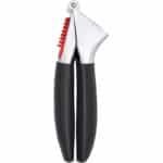 OXO Good Grips Knoblauchpresse zum Zerdrücken von Knoblauch und Ingwer & Good Grips abgewinkelter Messbecher &  Pendel Sparschäler & Good Grips Schäler & Schäler / Peeler mit Julienne-Funktion