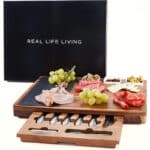 Real Life Living Charcuterie Board Acacia Wood Käsebrett mit Serviertablett für Hochzeit, Einzug Geschenk (Wurstwaren- und Käsebrett-Set) (rechteckig) Geschenkset