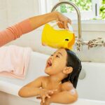 Munchkin Shampoo Ausspülhilfe Ente, weicher und flexibler Rand, Gelb, Blau oder Rosa – Bild 7