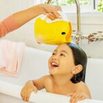 Munchkin Shampoo Ausspülhilfe Ente, weicher und flexibler Rand, Gelb, Blau oder Rosa – Bild 5
