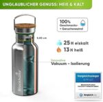 Blockhütte. Premium Edelstahl Trinkflasche isoliert I mit Naturborsten Bürste I Isolierflasche auslaufsicher I Wasserflasche spülmaschinenfest für Uni, Büro I BPA Frei – Bild 4