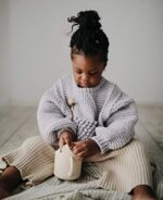 Mushie Snackbecher Silikon, Kinder Brotdose für Unterwegs, Auslaufsicher & Spülmaschinenfest, Leicht zu halten für Kleinkinder, Hochwertige & Langlebige Erstausstattung für Babys, Natural – Bild 2