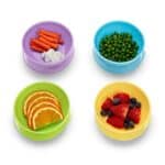 Munchkin Love a Bowls Schalen und Löffelset, 4 Schalen, 4 Deckel und 2 Löffel & Munchkin Kleinkind-Geschirrset mit Schalen, Löffel und Trinklernbecher – Bild 4