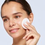 L'Oréal Paris Make-Up Entferner, Gesichtsreinigung speziell für langanhaltendes und wasserfestes Augen- und Lippen Make-up, Für empfindliche Augen geeignet, 1 x 125ml – Bild 3