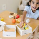 Melissa and Doug Holz Lebensmittel Kinderküche Zubehör Holz | Spielküche Zubehör Holz & Kaufladen Zubehör Holz | Küchenspielzeug für Kinder Küchenzubehör | Holzspielzeug Küche Kinder ab 2 Jahre – Bild 5