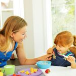 Munchkin Bunte Becher, 4er-Pack & Bunte Breischalen, 8er-Pack & Bunte Kindertellerchen, 8er-Pack, Mehrfarbig & Multi Geschirrset für Kleinkinder, mehrfarbig – Bild 7