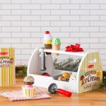 Melissa & Doug Eis Holzspielzeug ab 3 Jahre & Küchenzubehör Kinder Holz | Montessori Spielzeug ab 3 Jahre | Wooden Cookie Set | Café Barista Kaffeeladen aus Holz – Bild 2