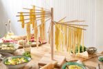 SÄNGER, Pastatrockner aus Holz, Nudeltrockner, Nudelständer zum Trocknen, Gesamthöhe 50cm, mit 16 abnehmbaren Armen, inkl. Booklet „Pasta Pasta“ mit 10 exklusiven Pastarezepten – Bild 3