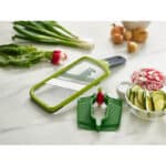Joseph Joseph Go-to Gadgets 2-teiliges Lebensmittel- und Gemüsezubereitungsset, Reibe und Mandoline – Bild 4