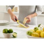 Joseph Joseph Go-to Gadgets 2-teiliges Lebensmittel- und Gemüsezubereitungsset, Reibe und Mandoline – Bild 5