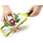 Joseph Joseph Go-to Gadgets 2-teiliges Lebensmittel- und Gemüsezubereitungsset, Reibe und Mandoline – Bild 6