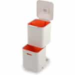 Joseph Joseph IntelligentWaste Totem Compact  – Abfalltrennsystem – Küchenabfalleimer mit getrennten Wertstoff- und Speiseabfallfächern, Deckel mit integriertem Geruchsfilter – Bild 4