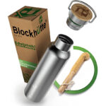 Blockhütte. Premium Edelstahl Trinkflasche isoliert I mit Naturborsten Bürste I Isolierflasche auslaufsicher I Wasserflasche spülmaschinenfest für Uni, Büro I BPA Frei