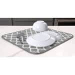 S&T INC. 497401 Geschirrmatte Saugstarke, wendbare Mikrofaser-Abtropfmatte für Küche, 40,6 x 45,7 cm – Bild 3