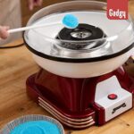 Gadgy Zuckerwattemaschine - Retro Cotton Candy Machine - Zuckerwatte Maschine mit Stäbchen und Messlöffel - Höhe 22 cm Rot Weiss - 500 Watt Zuckerwattenmaschiene für zuhause – Bild 7