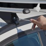 FISCHER Relingträger TopLine XL, für Fahrradträger, Dachboxen oder als Skihalter, für offene Dachrelinge, Tragkraft 90 kg, vormontiert, inklusive Schloss – Bild 4