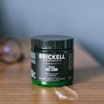 Brickell Men‘s Renewing Face Scrub - Natürliches und organisches Gesichtspeeling für Männer - Porentiefe Gesichtsreinigung mit Jojoba Perlen, Kaffee-Extrakt und Bimsstein – Bild 6