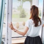 Juskys Fliegengitter mit Alu-Rahmen  — Insektenschutz & Mückenschutz für Fenster zum Einhängen — Fliegenschutzgitter UV-beständig – Bild 3