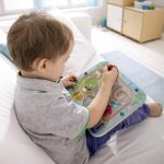 Haba 301056 - Magnetspiel Stadtlabyrinth, pädagogisches Holzspielzeug für Kinder ab 2 Jahren, schult die Logik und Feinmotorik – Bild 6