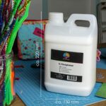 OfficeTree 2 Liter Bastelkleber Transparent Trocknend - Bastel Kleber - Lösungsmittelfreier Flüssigkleber für Kinder geeignet – Bild 2