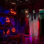 JOYIN 2 Stück Halloween Hängende Skelett Geister, 1 m, EIN Fliegender Sensenmann und EIN Skelett-Pirat mit LED-Blinkaugen, Beste Halloween Dekorationen – Bild 5