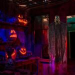 JOYIN 2 Stück Halloween Hängende Skelett Geister, 1 m, EIN Fliegender Sensenmann und EIN Skelett-Pirat mit LED-Blinkaugen, Beste Halloween Dekorationen – Bild 6