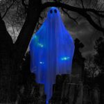 Halloween-Hänge-Geist mit gruseligem blauem LED-Licht, 119,4 cm weisse hängende Geister, Beste Halloween-Hängedekoration für Vorhof, Terrasse, Rasen, Garten, Party-Dekoration, drinnen und draussen – Bild 6