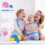 Pookie Boo Premium Baby Hand und Fussabdruck Set selber machen - mit Echtholz Bilderrahmen, Acrylglas & Platzhalter für 2 Babyfotos - Perfekte Geschenkidee für Kleinkinder, Väter und Mütter – Bild 5