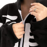 Spooktacular Creations Halloween Skelett Unisex Onesie Pyjama für Erwachsene, Halloween Tier Plüsch Einteile Jumpsuit Schlafanzug Kostuem Cosplay – Bild 6