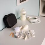 Tommee Tippee Baby-Pflegeset, 9x Essentielle Pflegeartikel für Neugeborene für zu Hause und Unterwegs, abwischbares und wasserdichtes Reiseetui – Bild 6