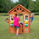 Backyard Discovery Spielhaus Timberlake aus Holz | Outdoor Kinderspielhaus für den Garten inklusive Zubehör | Gartenhaus für Kinder mit Fenstern. – Bild 4