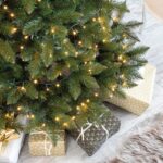 FairyTrees Weihnachtsbaum künstlich  NORDMANNTANNE mit Christbaum Holzständer | TESTSIEGER Tannenbaum künstlich mit grünem Stamm | Made in EU – Bild 4