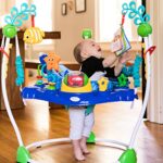 Baby Einstein - Journey of Discovery Spring- und Spielcenter mit Lichtern und Melodien | Neptune's Ocean Discovery Spring- und Spielcenter mit abnehmbare Spielzeuge | Ocean Explorers Flugzeug Abenteuer | Neighborhood Friends Spring- und Spielcenter | Neighborhood Symphony Spring- und Spielcenter – Bild 10