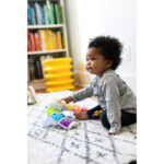 Baby Einstein, Glow & Discover Light Bar, Babyspielzeug mit Lichtern, Melodien & Rassel, 3 Modi Tiere, Farben, Xylophon - 3 Sprachen, Musikwürfel für Babys und Kleinkinder ab 3 Monaten – Bild 4