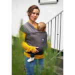 manduca Sling – elastisches Babytragetuch für Neugeborene ab 3,5 kg und Babys bis 15 kg – stabiles Tragetuch aus weichem Jersey-Strickstoff aus 100% Baumwolle – Bild 7